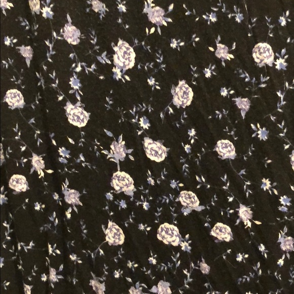 Shot Sleeved Blouse - Picture 2 of 3